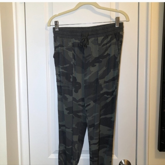 Splendid Super Soft Camouflage Joggers Size XS EUC - Picture 9 of 13